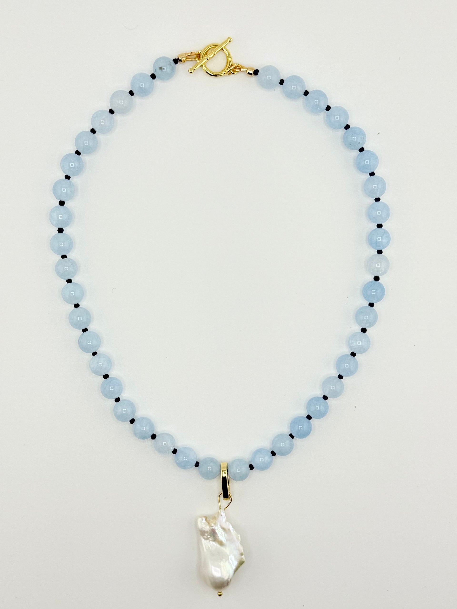 Aquamarine, sapphire and baroque pearl necklace