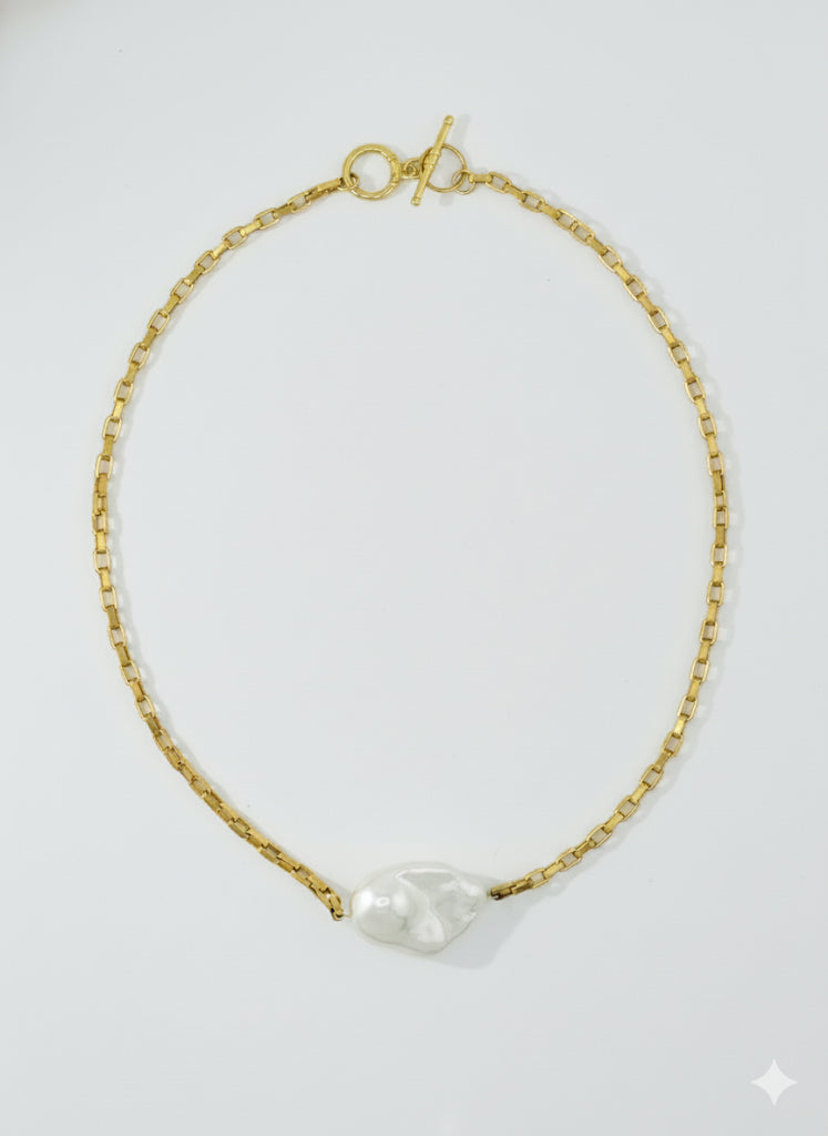Large baroque pearl with square chain